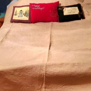 Sonoma Cream Tapestry 84"x88" Bedspread Quilt